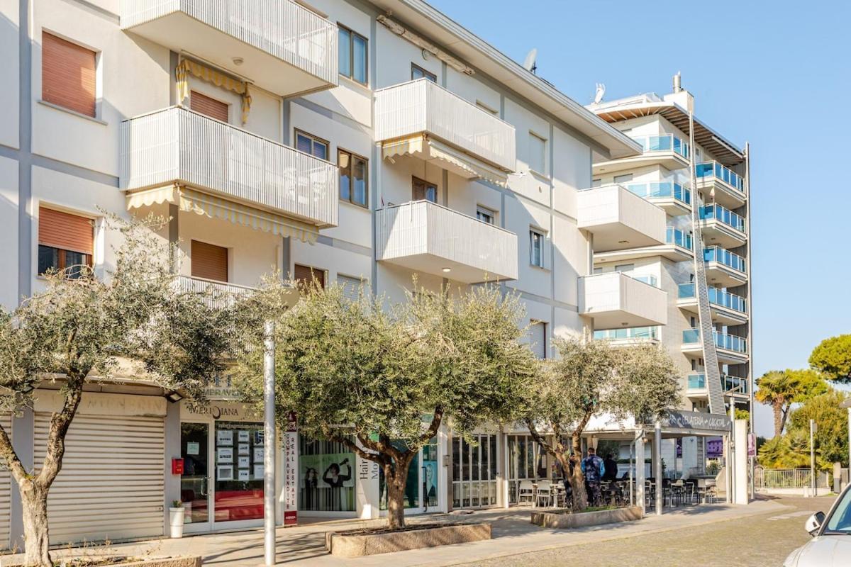 Centrale A 100 Metri Dal Mare Lignano Sabbiadoro Exterior foto
